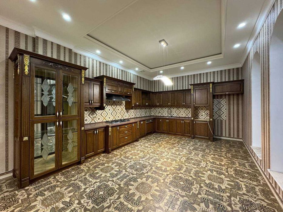 12.5 sotiqli tayyor katta hovli sotiladi.