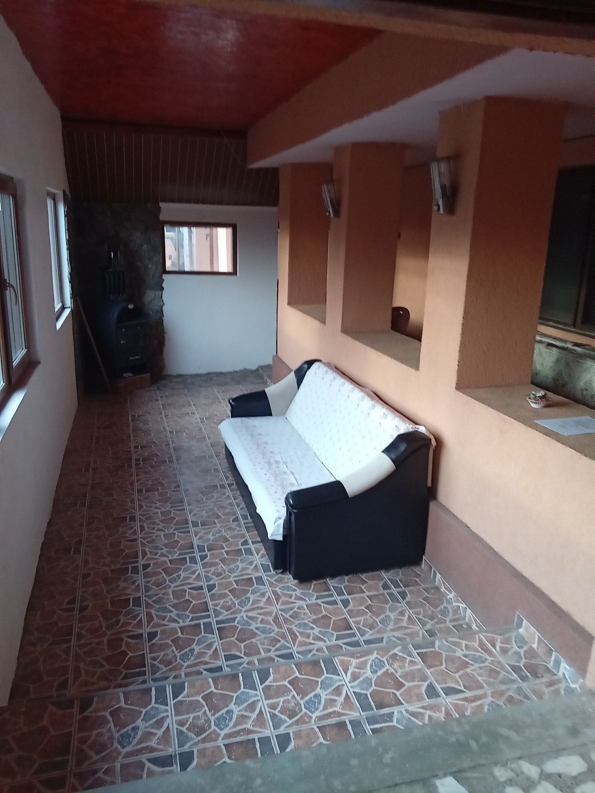 Ofer spre închiriere casa în Merei (Dealul Viei)