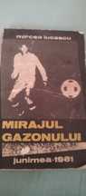 Carte, Mirajul gazonului, Mircea Lucescu