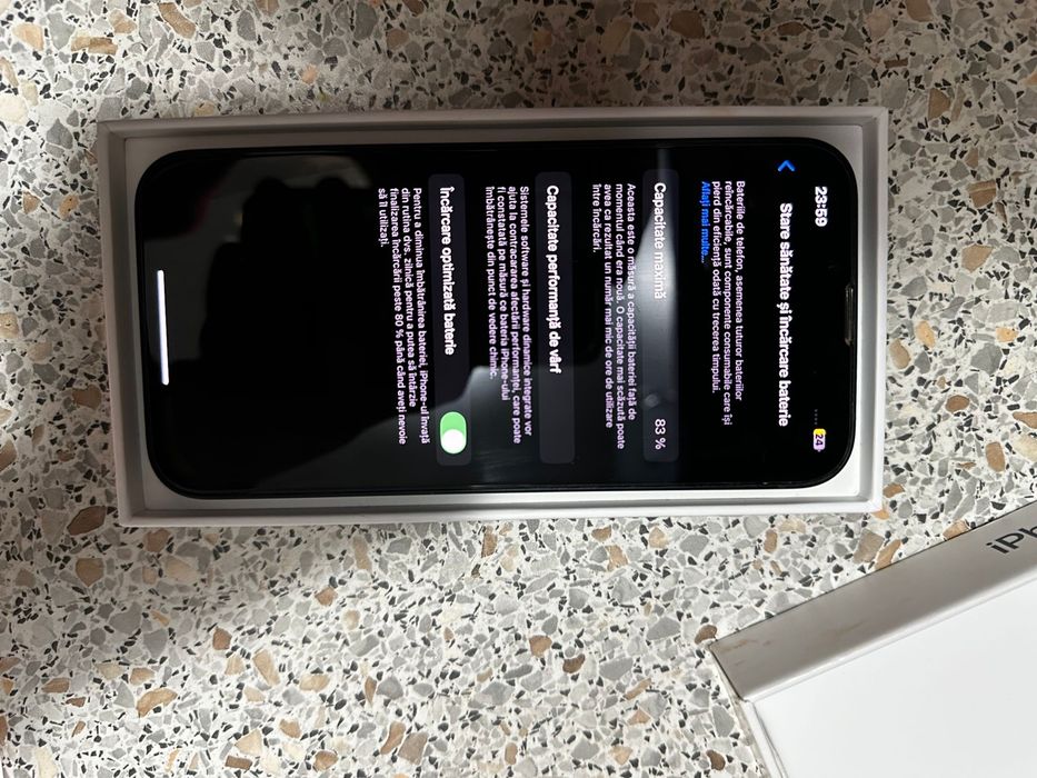 Vand iphone 14 cu 6 huse