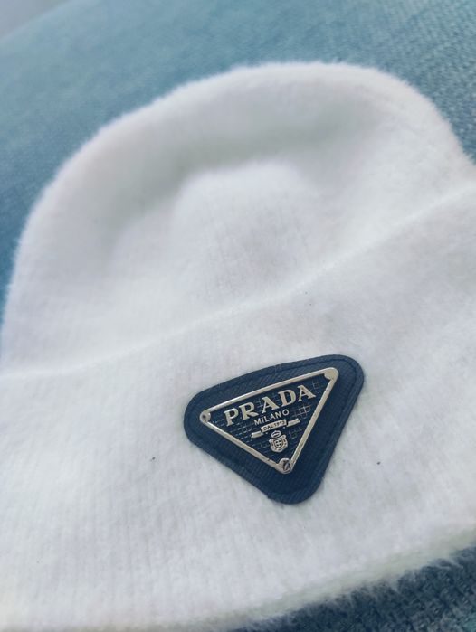 Căciulă albă Prada