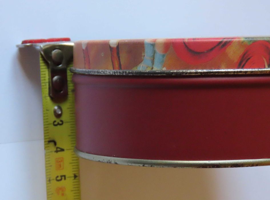 Cutiuta metalica veche frumoasa