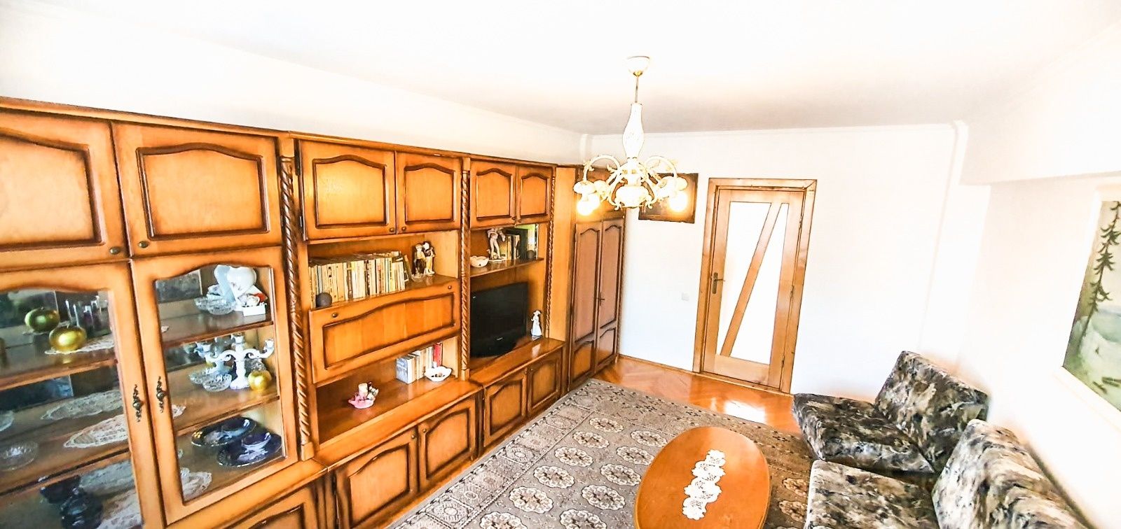 Vând apartament cu 3 camere în zona centrala