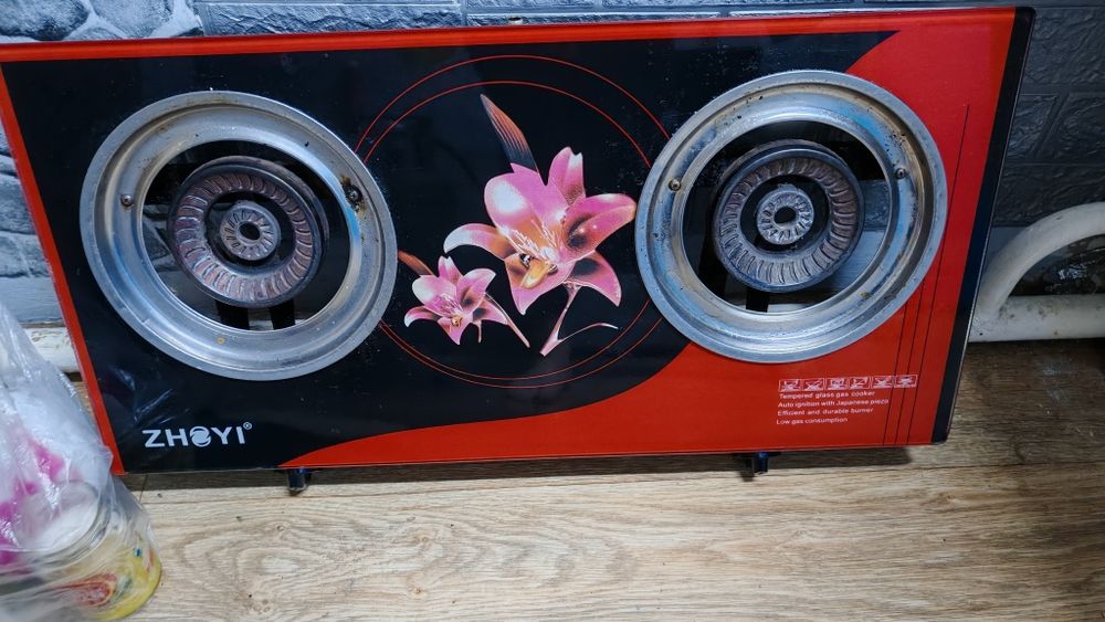 Продам газовую плиту