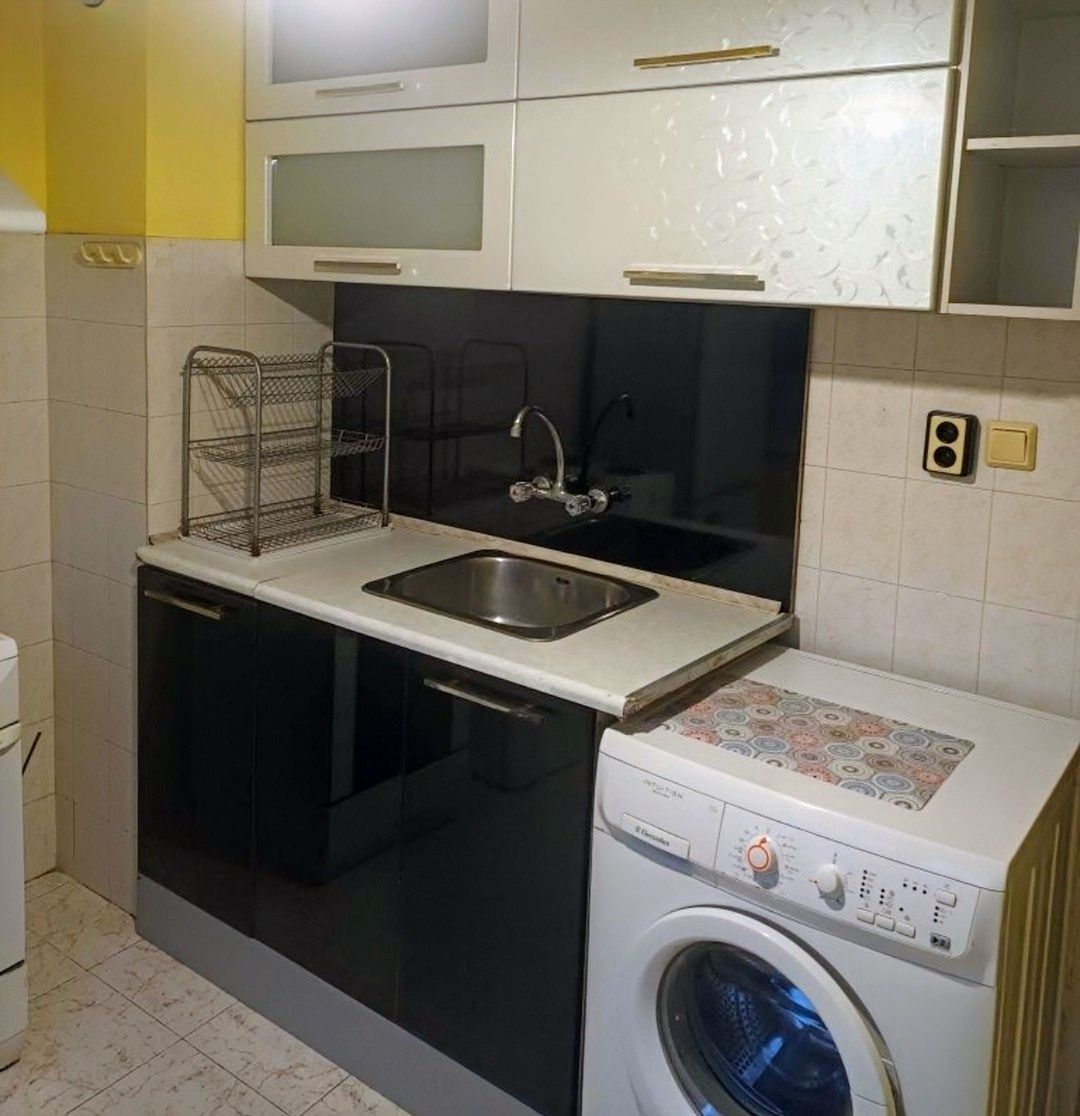 Продава се 2-стаен апартамент в жк.Изток, гр. Перник
