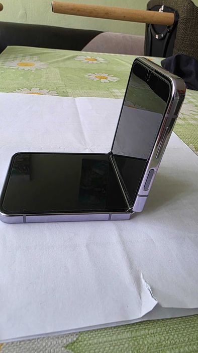 Samsung Galaxy Flip 4