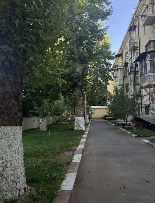 O'rda 2-hona 4-qavatda 48m²bez remont Kvartira Sotiladi