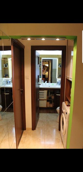 Inchiriez apartament decomandat 3 camere Noua