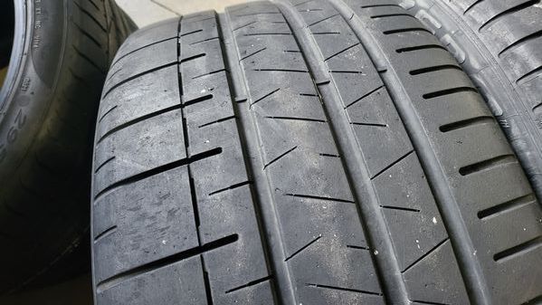 325/35/22//285/40/22/pirelli Pzero Corsa