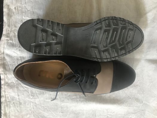Pantofi tip Oxford, cu siret, din piele negru cu bej, marime 38-39