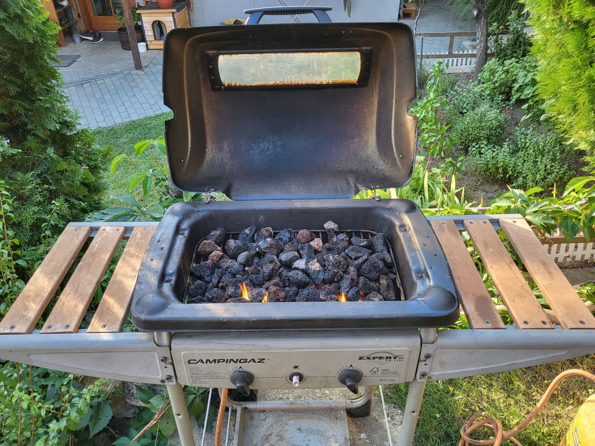 V Grill,gratar  pe gaz,in stare perfecta de functionare