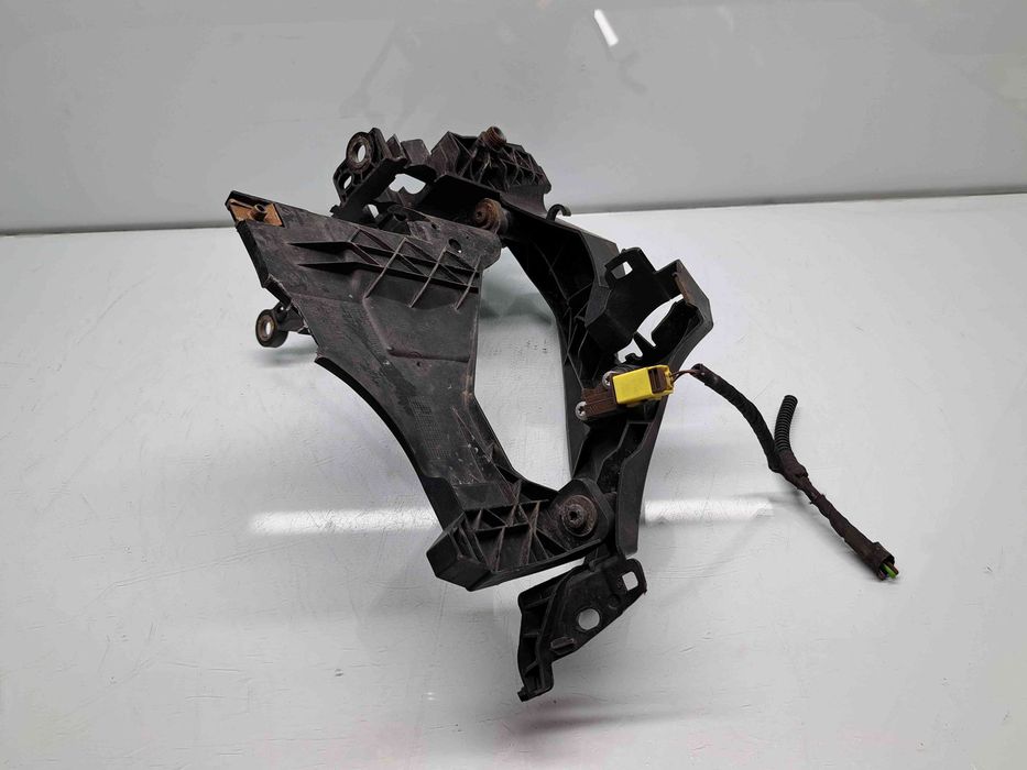 Suport far stanga Audi A4 (8K2, B8.5) Facelift [Fabr 2008-2015] 8K0805
