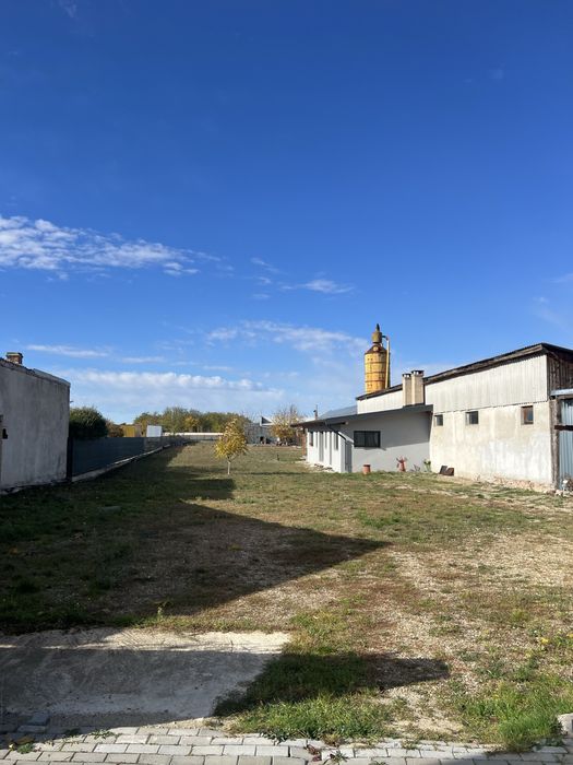 Teren intravilan 3.327 mp cu construcție nouă în Santion