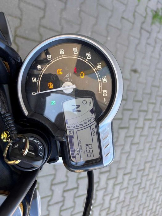 Motocicleta Triumph Speed 400