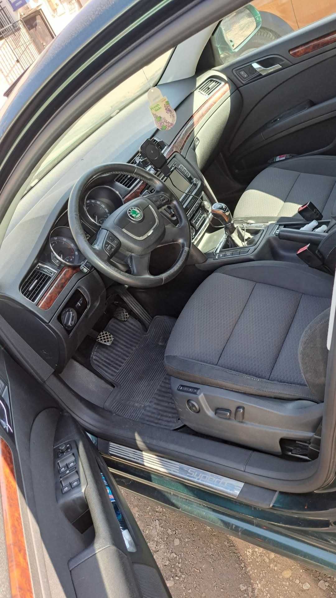 Vând Skoda Superb