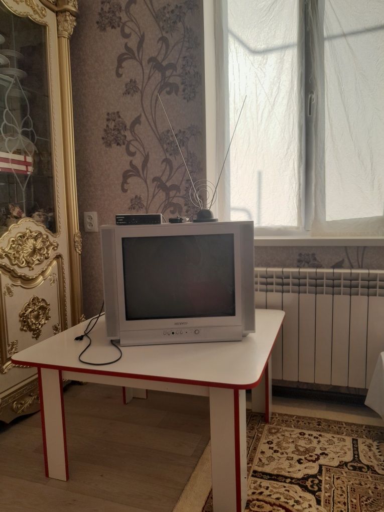 Телевизор  бу работает