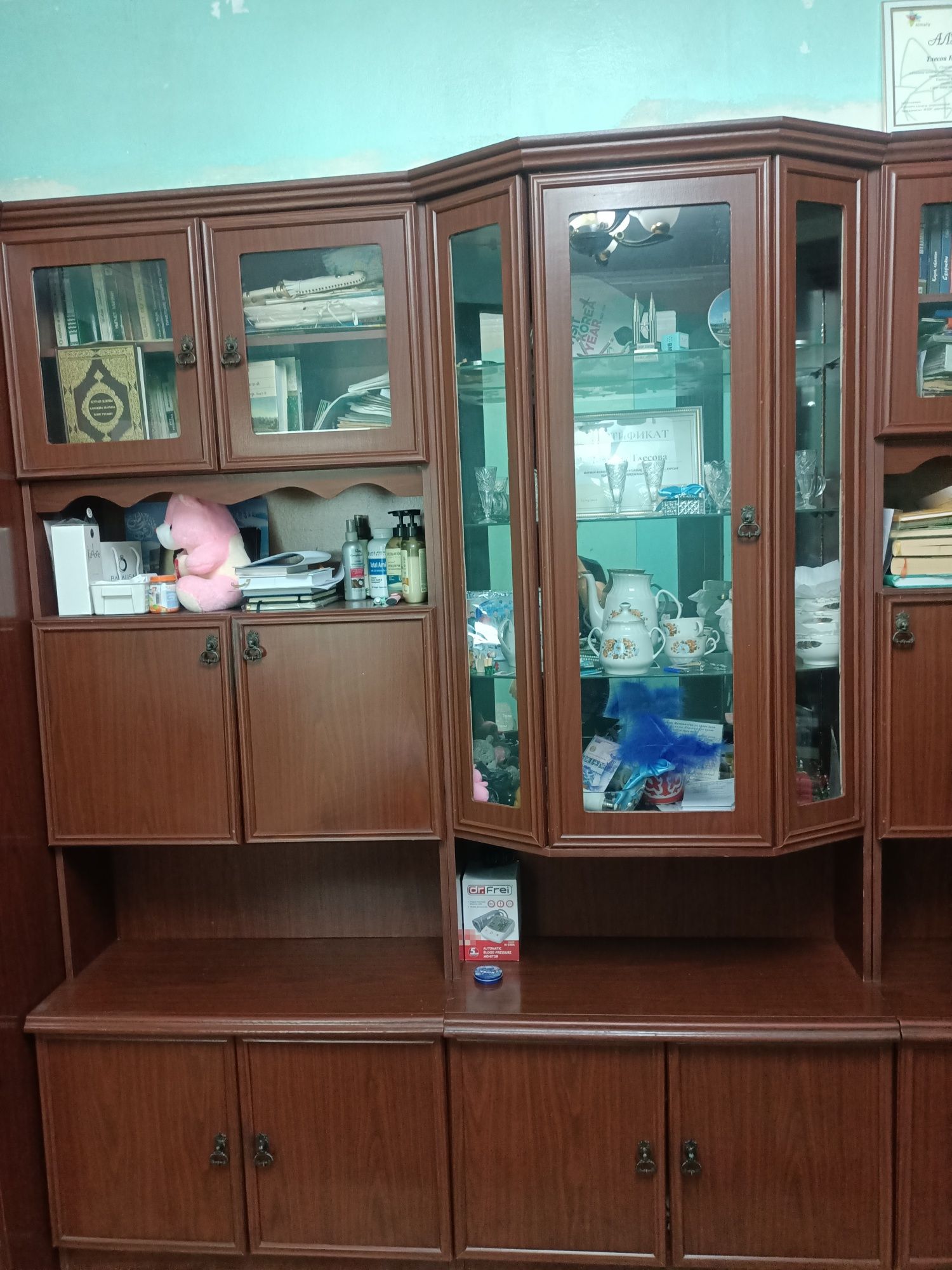 Срочно продается стенка для гостиной! Продаем для разборки материала