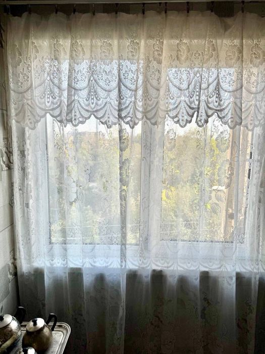 Тюлевая занавеска на окно.