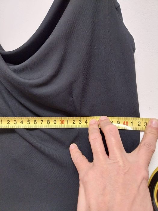 Rochie neagră ocazii