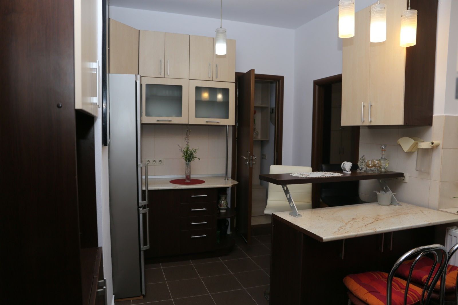 Apartament in regim hotelier 3 camere bucătarie baie,zona pietonala