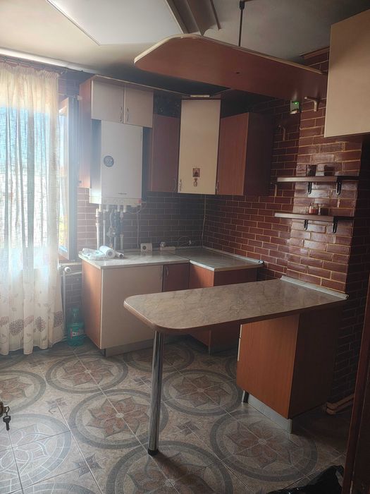 Vand ap 4 camere in spate la spicu