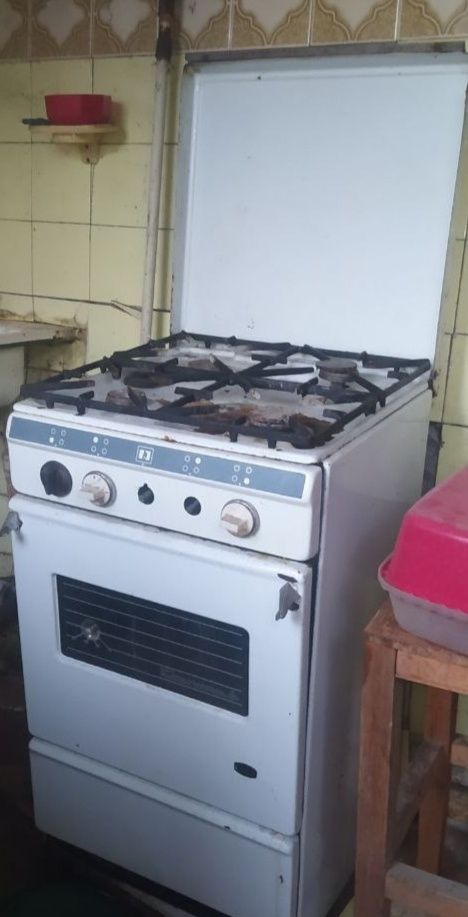 Газовпя плита б/у