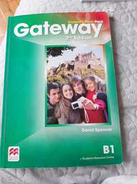 Учебник + учебна тетрадка по английски език Gateway B1