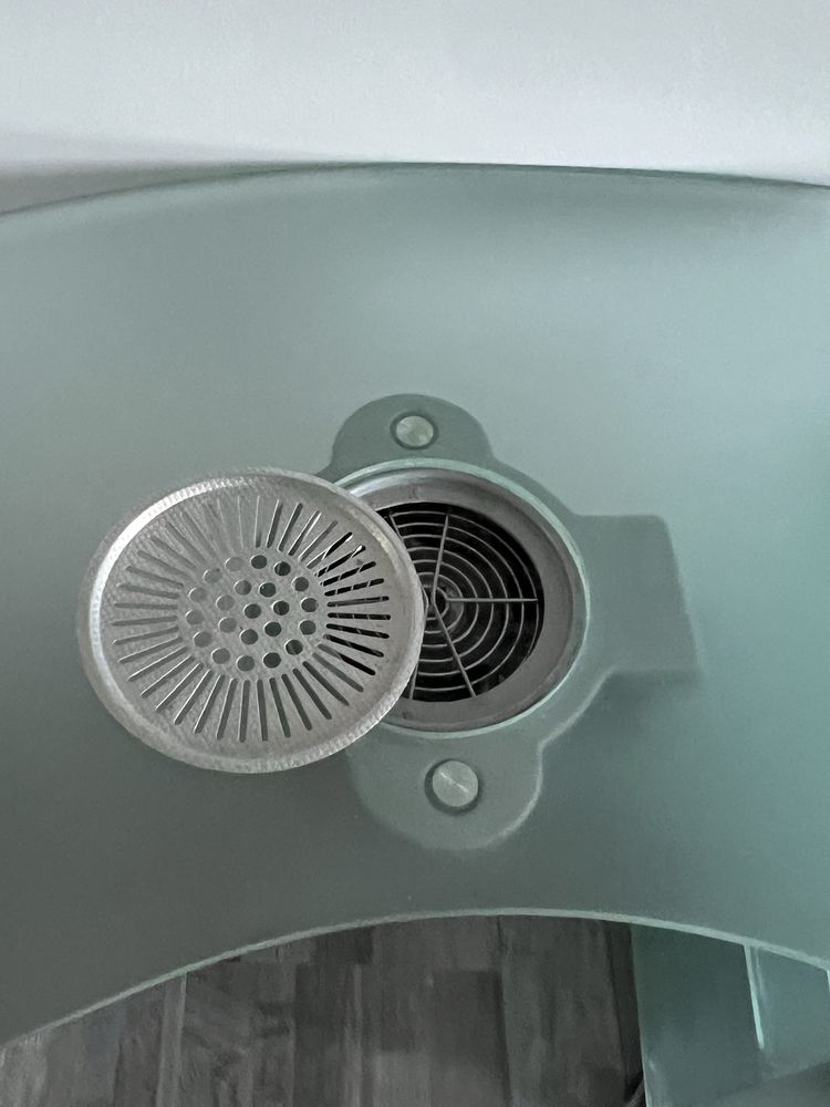 Masa de unghii din sticla cu aspirator electric