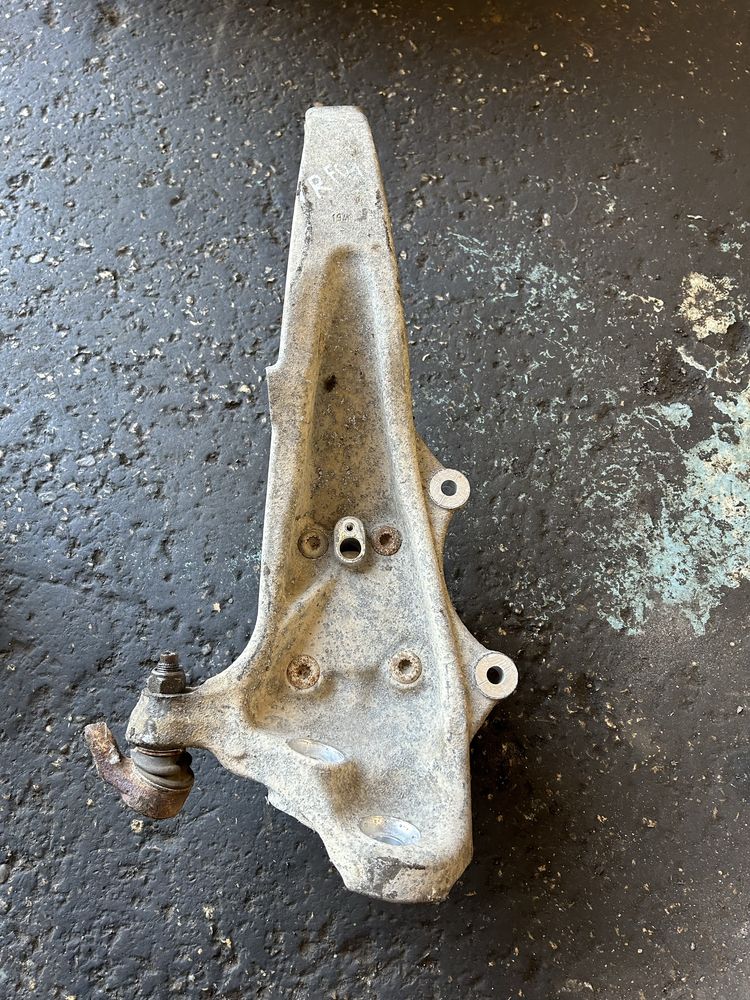 Преден десен шенкел БМВ Ф01/02 bmw f01 f02