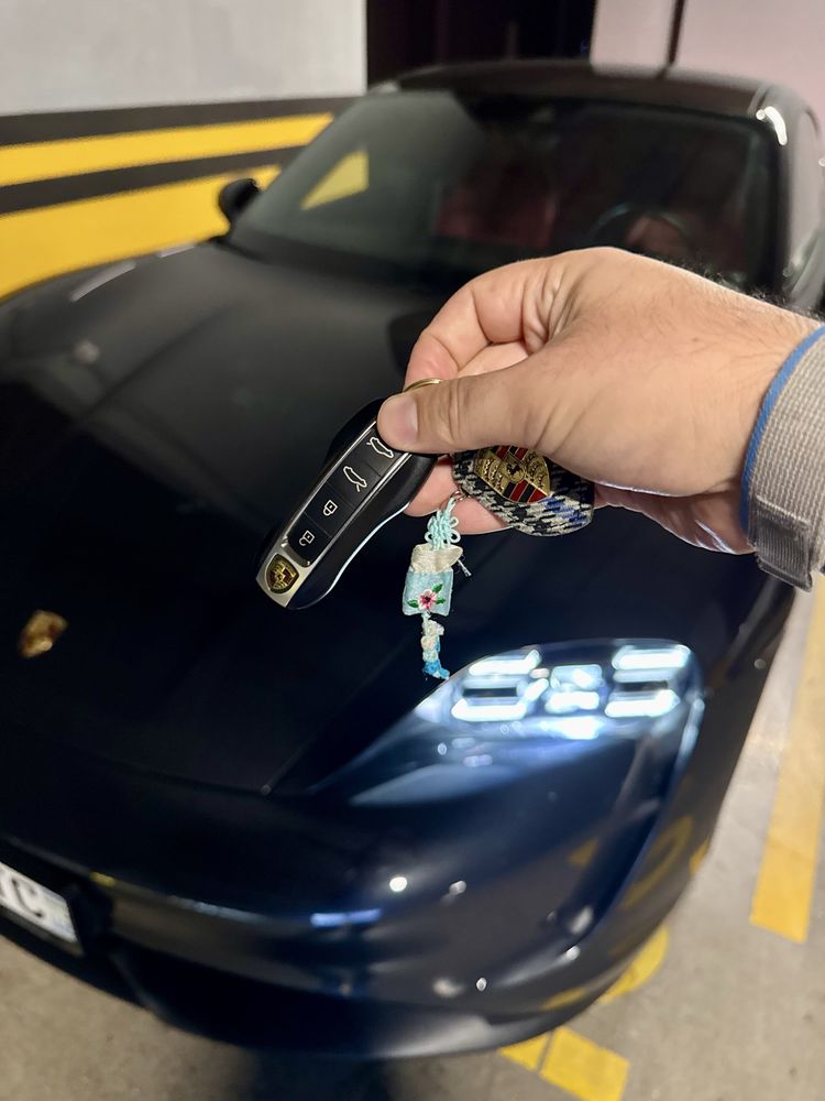 Продам свой Porsche Taycan — Идеальное состояние