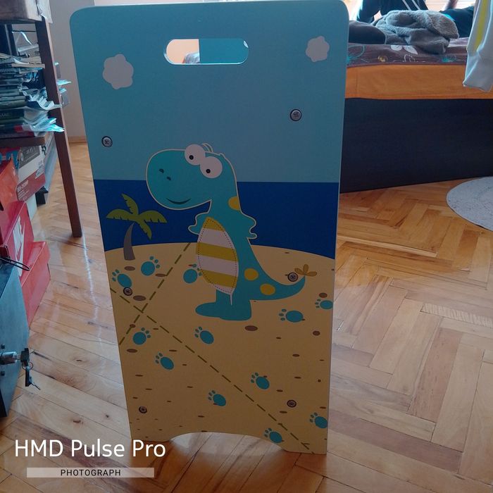 Етажерка за играчки