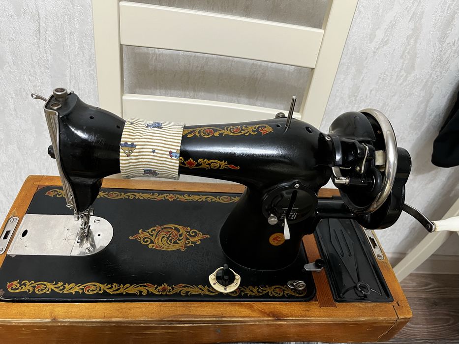 Продам швейную машинку