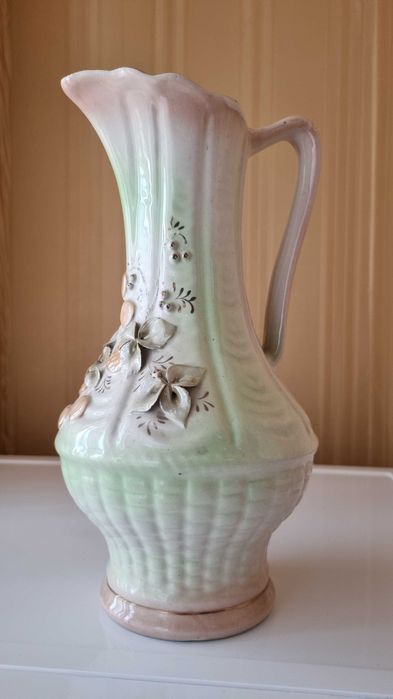 Кувшин фарфоровый