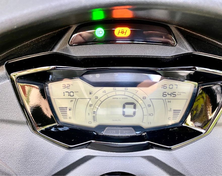 Piaggio MP3 S motor:310cmc 26cp Euro 5+ an:12.2024 km:645 in crestere