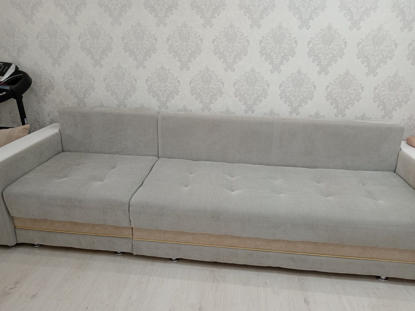 Продам диван. Чистый, большой Длина 3 м, ширина стандарт.