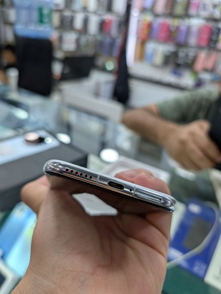 Huawei Pura 70 Pro 12/512 Gb sotiladi