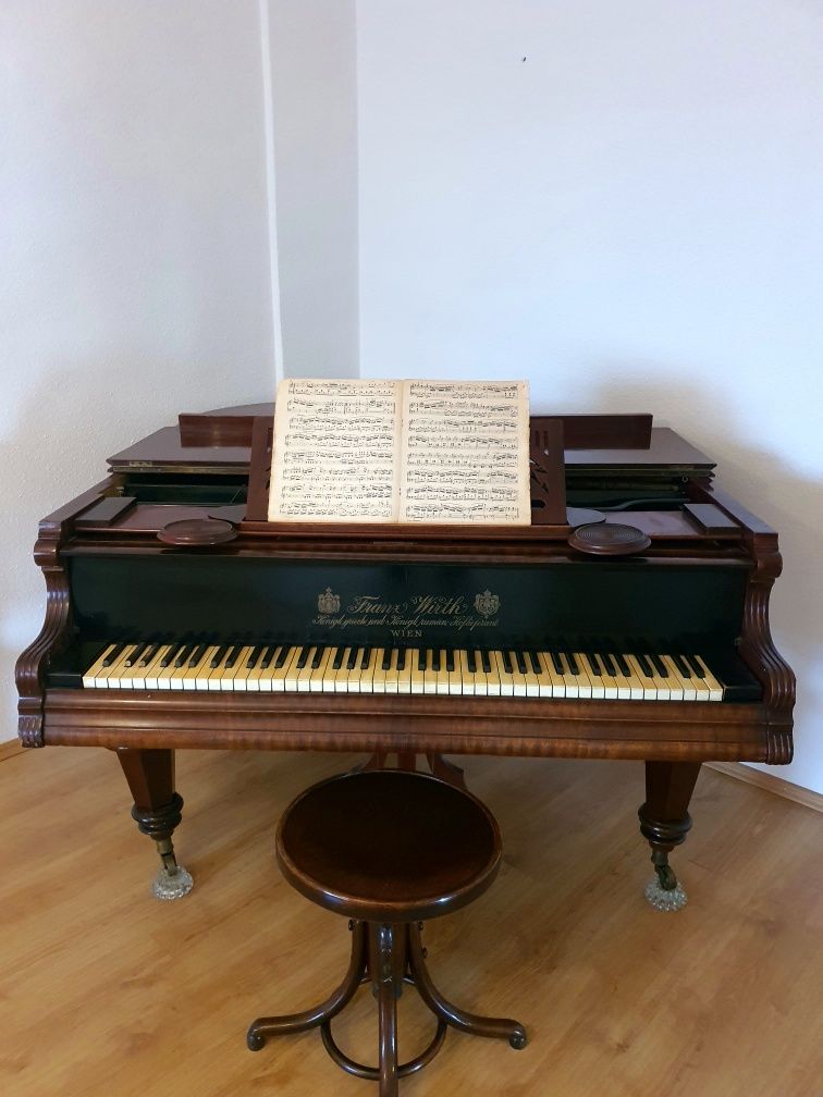 Vând pian Franz Wirth Wien cu coadă și placă de bronz .