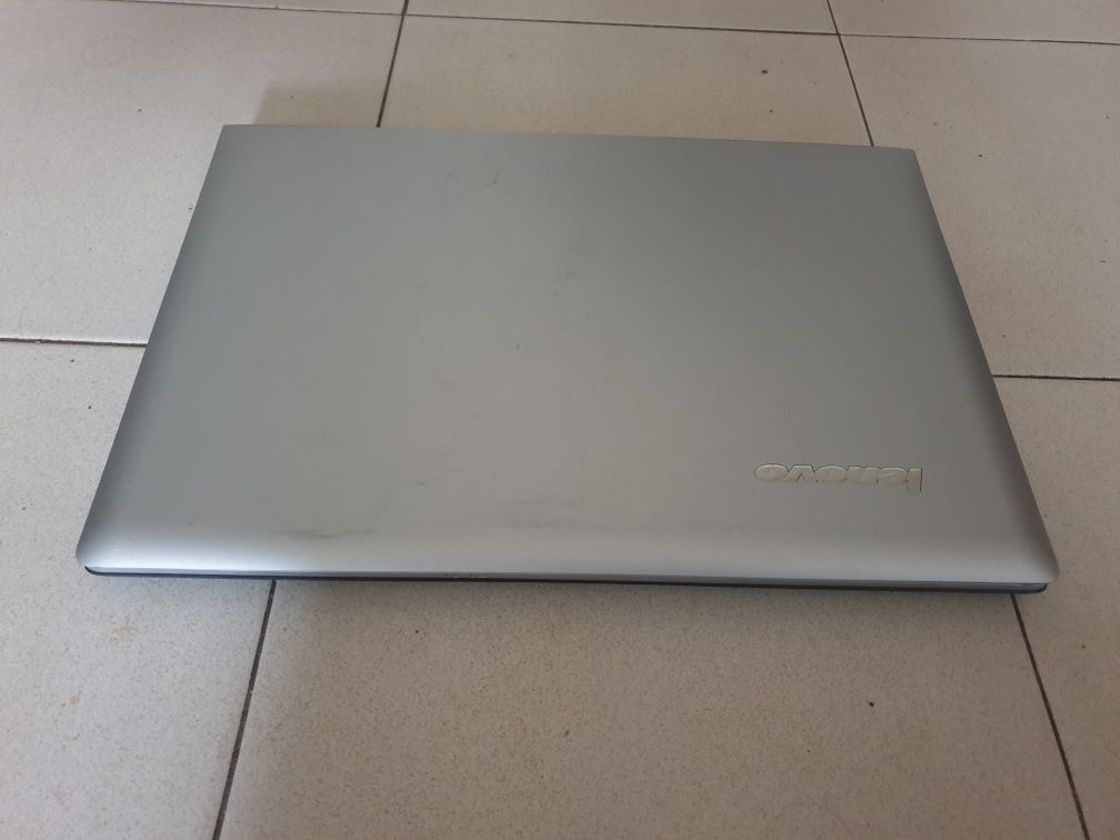 Laptop lenovo Intel 2,16ghz,hdd 1500gb,ram 4gb,display 15,6