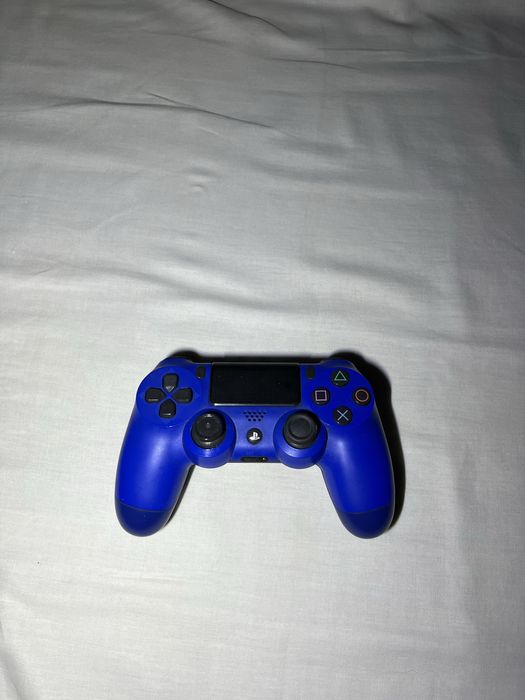 PS 4 (1 TB) + 2 gamepad + 2 game