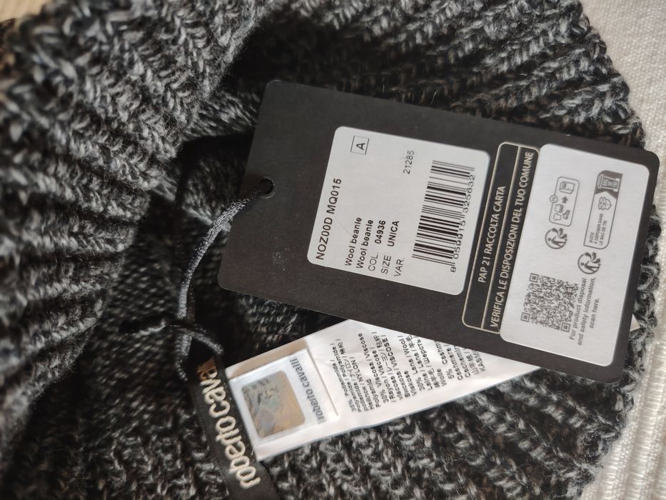 Căciulă Roberto Cavalli , nouă, cu etichetă.