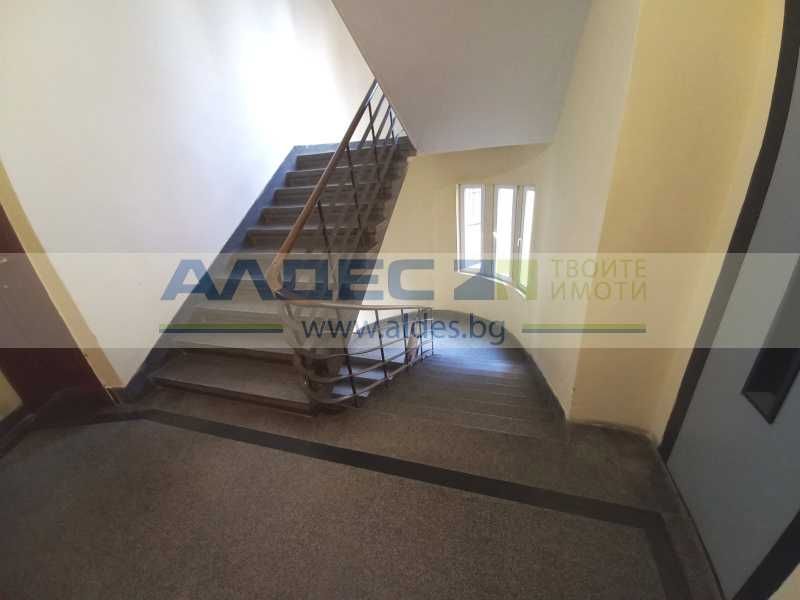 Дава се под наем Тристаен апартамент в София, Център - 108 кв.м за 950 € - Снимка #15