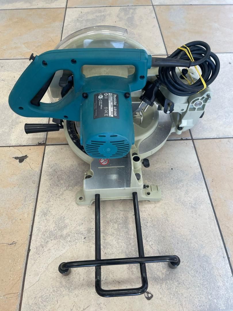 Ferastrau de masa pentru taieri inclinate Makita LS1040 -A-