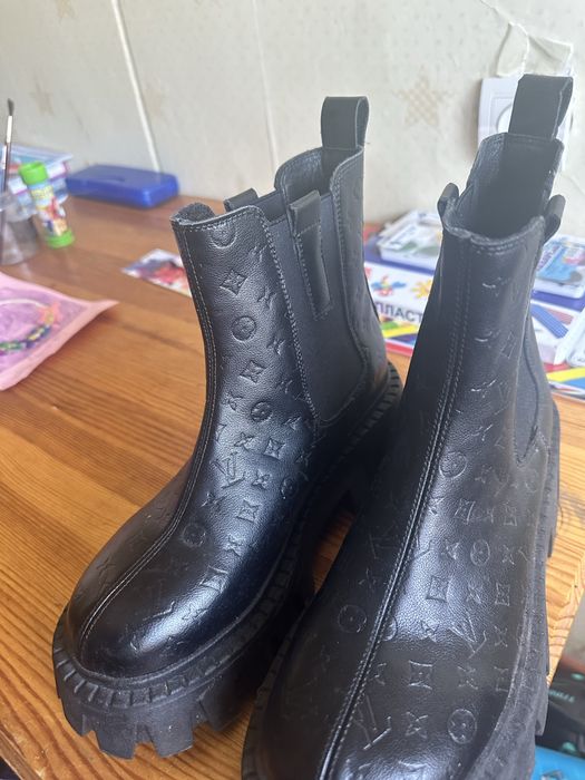 Продам новую обувь размер 38