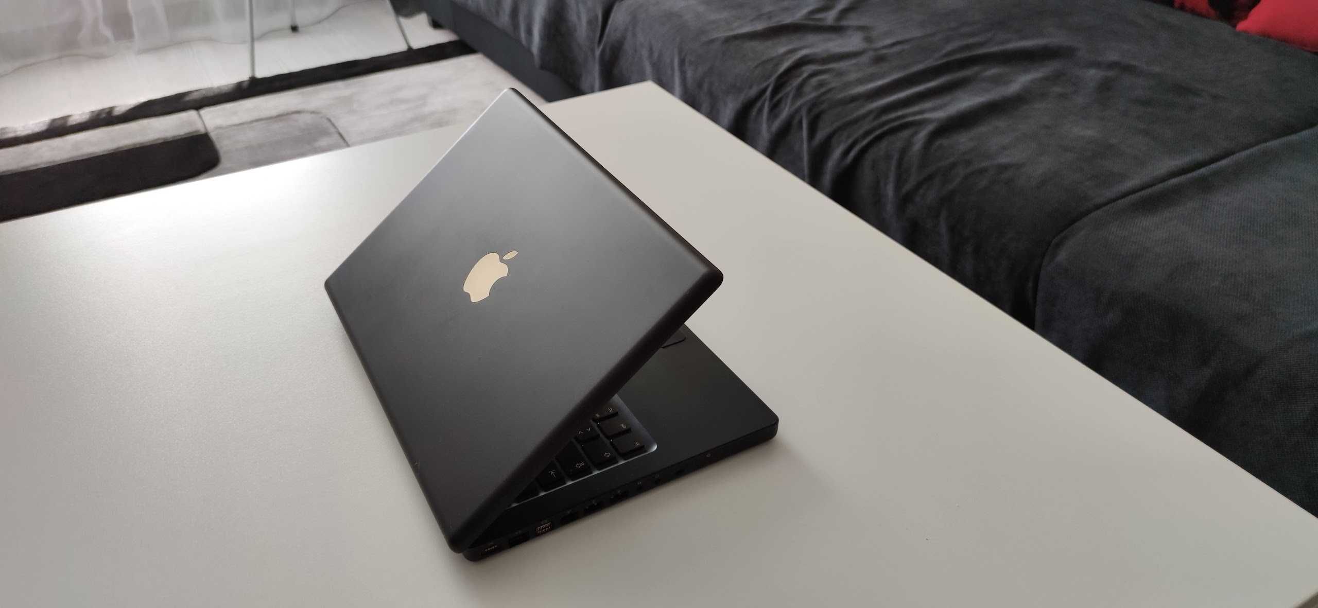 Laptop Apple Mac Book Black, model rar