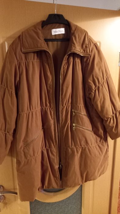 Vand jacheta dama iarna MAX MARA originala,lungime medie