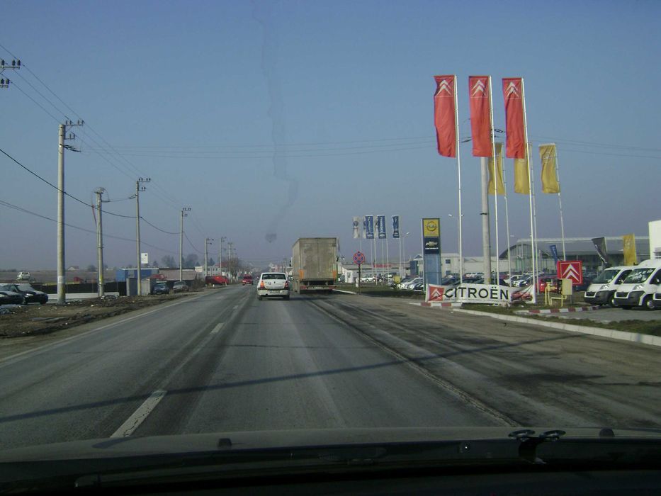 INCHIRIERE SPATIU depozit si birouri DN 65 zona Auchan Bradu 930mp H7m