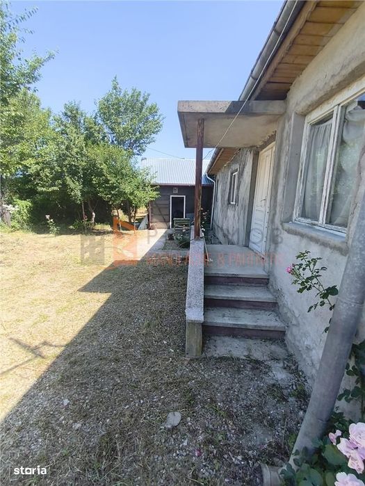 Casa si teren generos zona Ojasca
