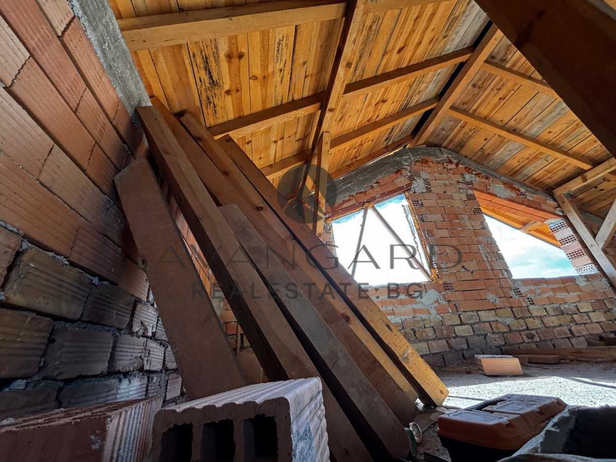 оф.23227 Двуетажна къща в с.Златитрап