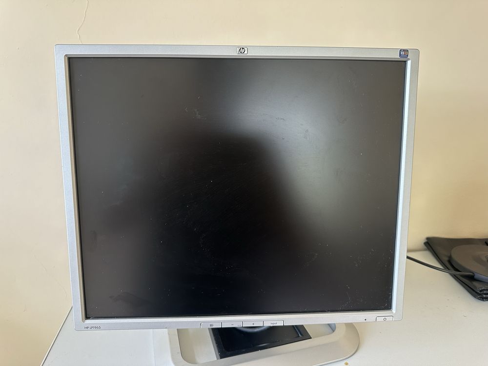 Мониторы Hp 21.5 диагональ и 19 диагональ