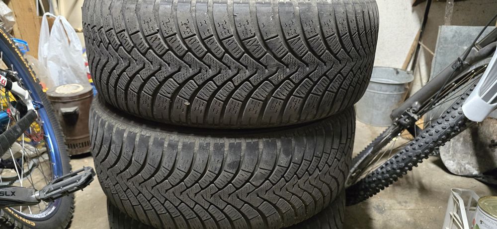 Продавам зимни гуми 205/55 16R